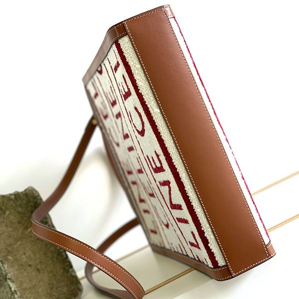 日本未入荷セリーヌ 偽物 バーティカル カバ スモール ロゴ バッグ 192082EFY.01WB