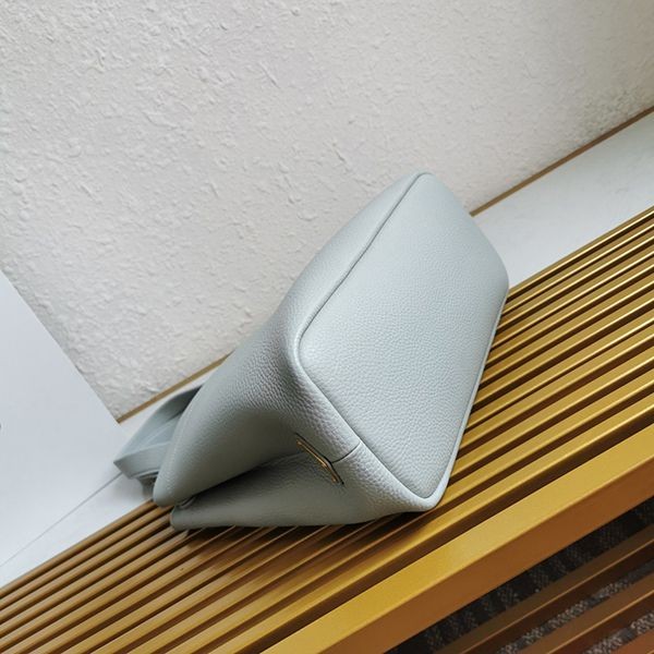 人気急上昇プラダ 偽物 ミディアム レザー ロゴ トートバッグ 1BG384 puh47008