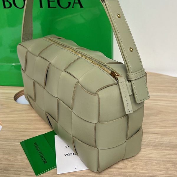 完売必至ボッテガ ヴェネタ ブリック カセット ショルダーバッグ コピー 709360VMAY12916
