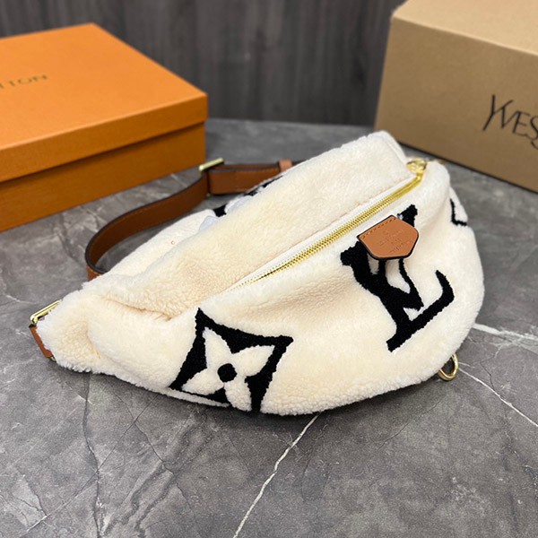 大人気！ルイヴィトン モコモコ バッグ 偽物 モノグラム テディ バムバッグ もこもこ M55425