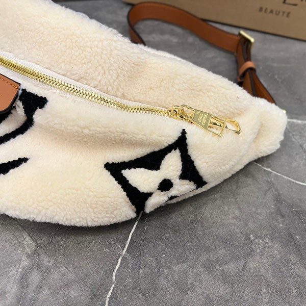 大人気！ルイヴィトン モコモコ バッグ 偽物 モノグラム テディ バムバッグ もこもこ M55425