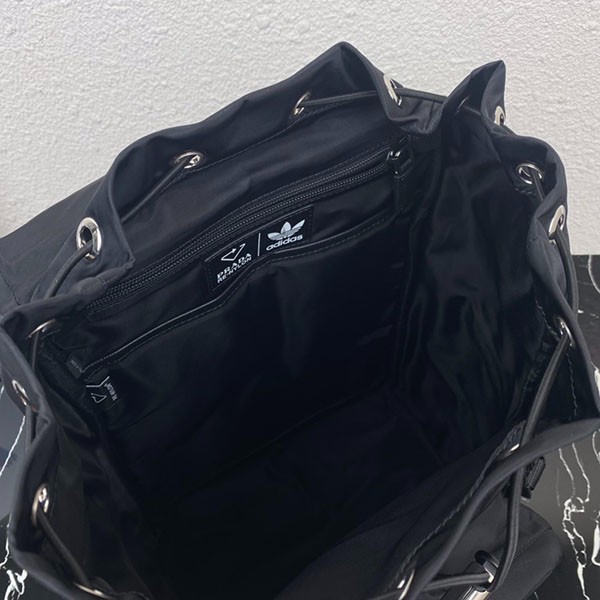 《大人気》プラダ アディダス 偽物 Re-Nylon バックパック puu71574