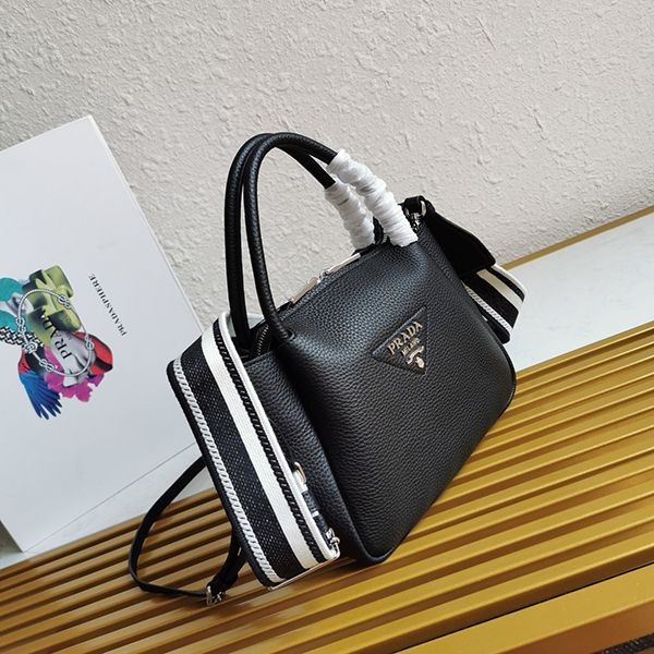 プラダ コピー ショルダーバッグ レザー 送料込 1BC146