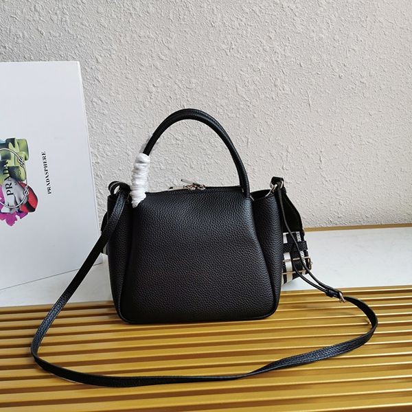 プラダ コピー ショルダーバッグ レザー 送料込 1BC146