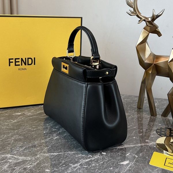 送料込 フェンディ ショルダーバッグ 新作入手困難 fej07775
