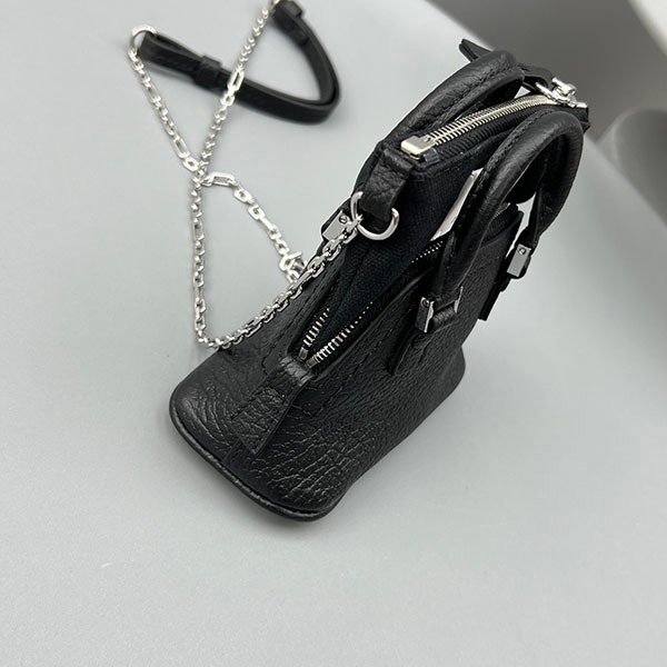 メゾン マルジェラ 偽物 5AC Classique ベビー ショルダーバッグ SB3WG0025P44