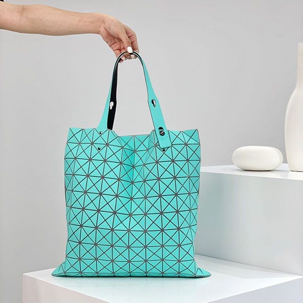 【BAOBAO ISSEY MIYAKE】クロスボディバック 偽物 bar47824