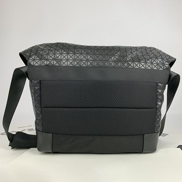 定番バオバオイッセイミヤケ コピー ショルダーバッグ bab75575