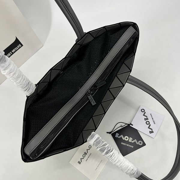 送料込BAOBAO ISSEY コピー MIYAKE カルトン メタリック バッグ bae74241