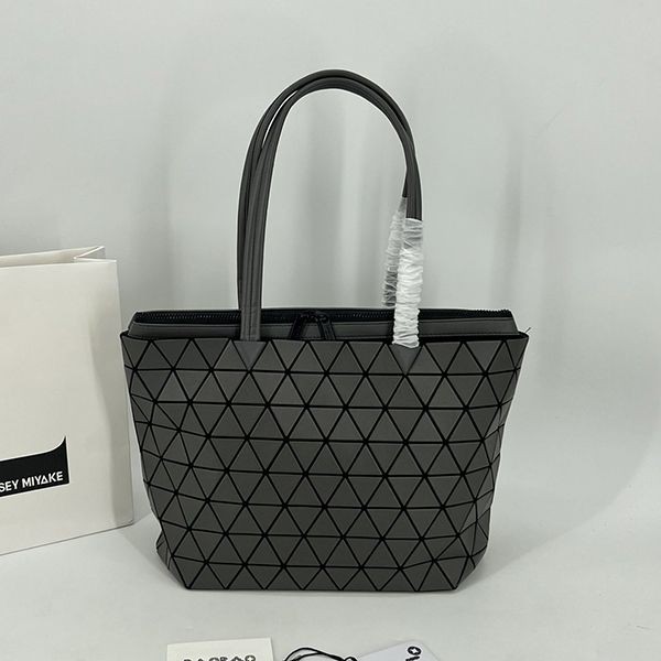 送料込BAOBAO ISSEY コピー MIYAKE カルトン メタリック バッグ bae74241