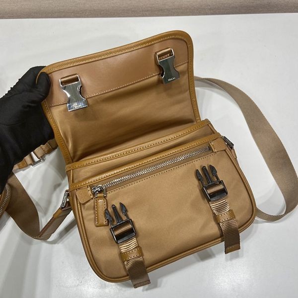 ハイブランド コラボ 2022プラダ Re-Nylon x サフィアーノレザー ショルダーバッグ コピー pud08087