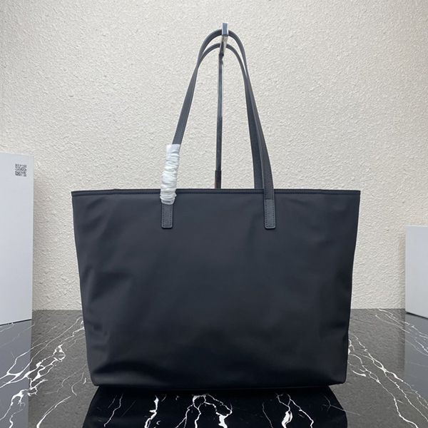 希少プラダ Re-Nylon トートバッグ 偽物 レザー ロゴ pum25160