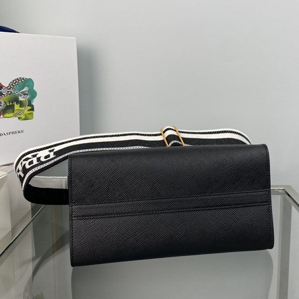 すぐ届プラダ スーパーコピー モノクローム スモール バッグ puk76787