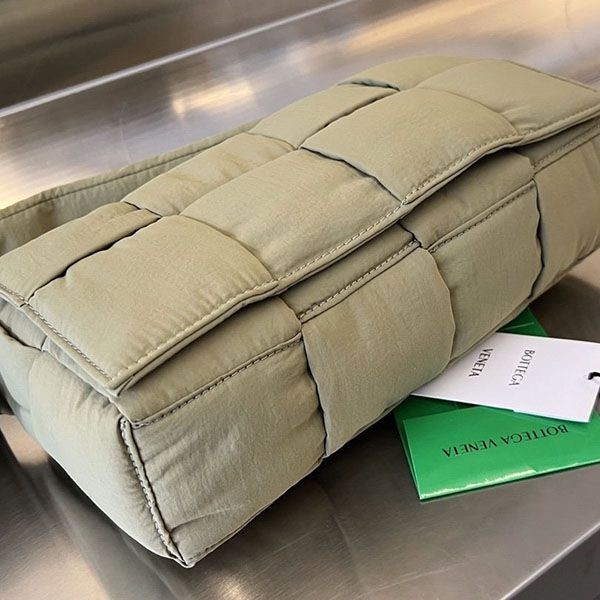 ボッテガ カセット 偽物 ナイロン ショルダーバッグ bor31651