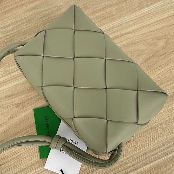 即発送 ボッテガ カセット スモール コピー ショルダーバッグ bor64198