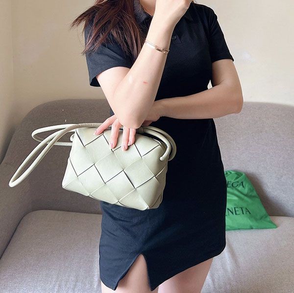 即発送 ボッテガ カセット スモール コピー ショルダーバッグ bor64198