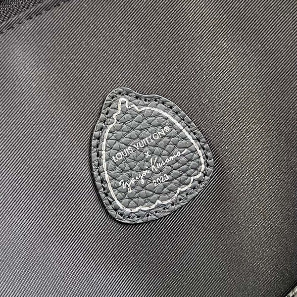 ルイヴィトン × YK 草間彌生 コラボ LOCK IT バッグ 偽物 黒赤 たっぷり収納 M21676