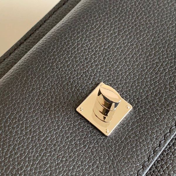 ブティック♪ルイヴィトン ポシェットコピー ロックミーチェーンバッグ M69400