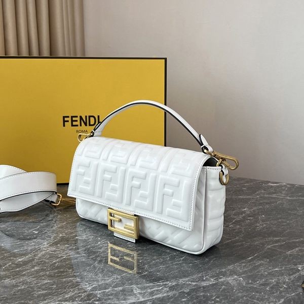 フェンディ ホワイトレザー バゲット 偽物 ラージ ショルダーバッグ fey23095