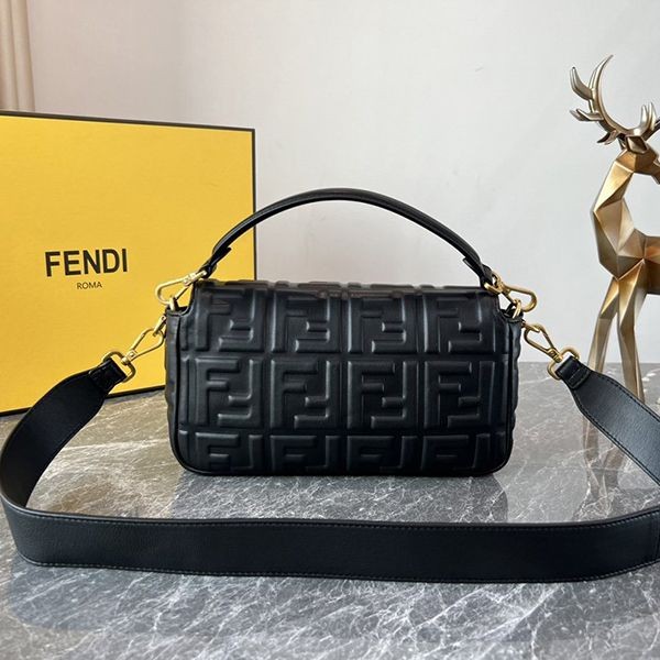 フェンディ ブラックレザー バゲット コピー ラージ ショルダーバッグ fec43484