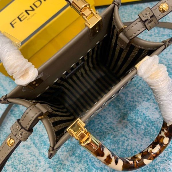フェンディ サンシャインショッパー 偽物 エラフレザー ミニバッグ fei21852