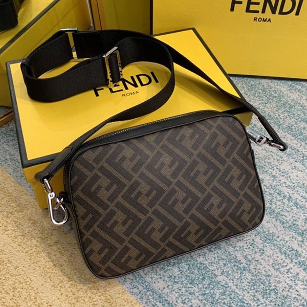 激安価格！フェンディ カメラショルダーバッグ スーパーコピー fed40251
