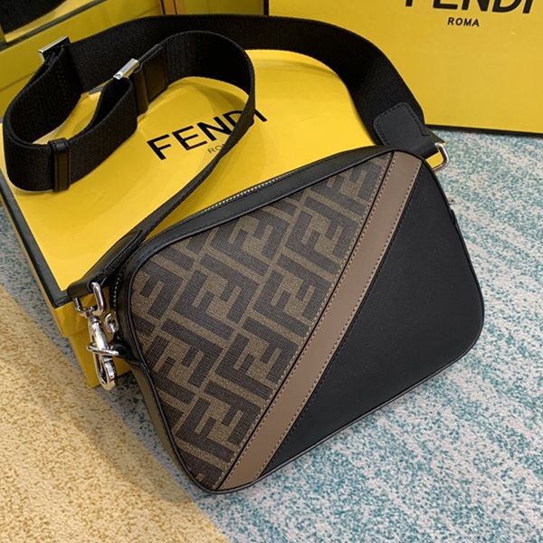 激安価格！フェンディ カメラショルダーバッグ スーパーコピー fed40251