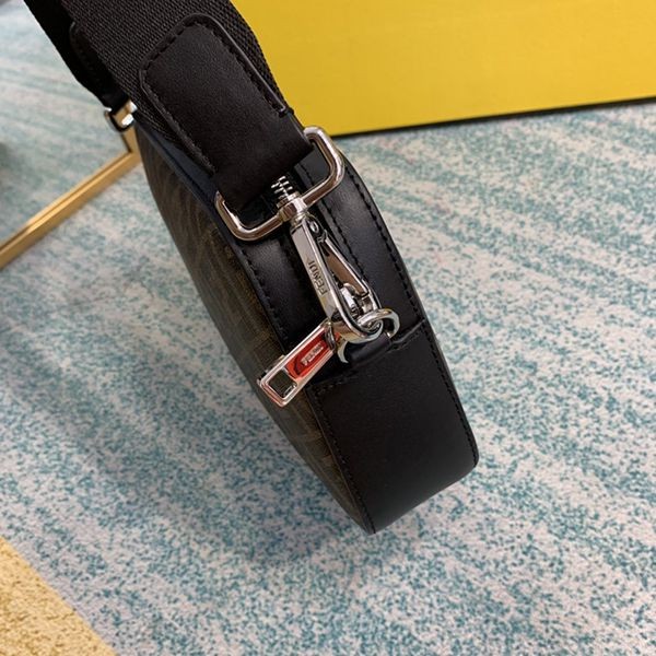目を惹くカラー フェンディ カメラショルダーバッグ 偽物 fed80027