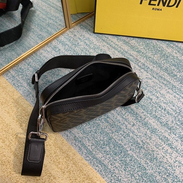 目を惹くカラー フェンディ カメラショルダーバッグ 偽物 fed80027