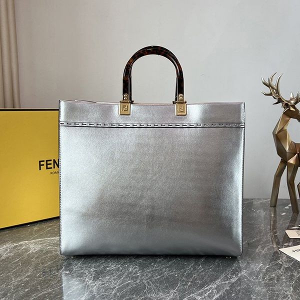 ☆超人気☆フェンディ サンシャイン ミディアム レザー ショッパーバッグ 偽物 fep53986