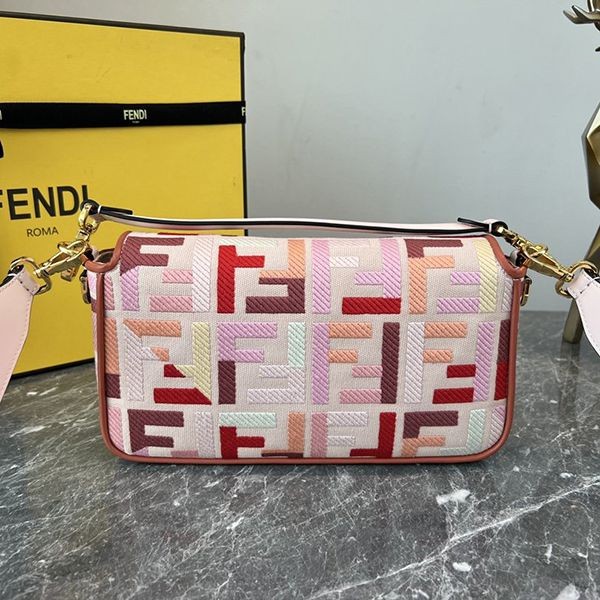 超希少！フェンディ バゲットFF刺繍 ハウンド 偽物 ショルダーバッグ feh25658