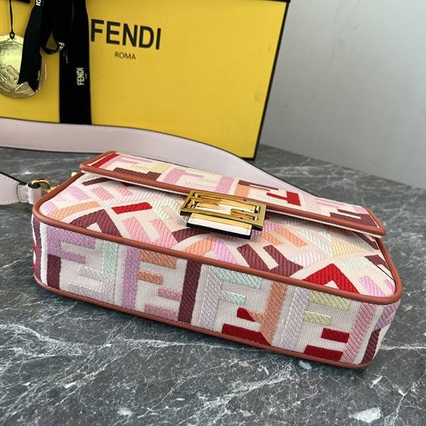 超希少！フェンディ バゲットFF刺繍 ハウンド 偽物 ショルダーバッグ feh25658