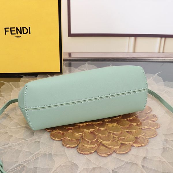 送料込 フェンディ ファースト スモール ショルダーバッグ 偽物 fei02469