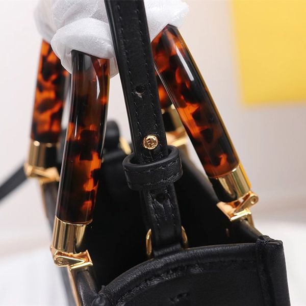 フェンディ Sunshine Shopper FF柄 レザーミニバッグ コピー fet50094