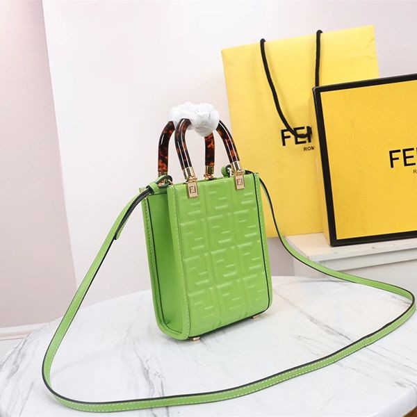 超話題!フェンディ Sunshine Shopper FF柄 レザーミニバッグ 偽物 fek19106