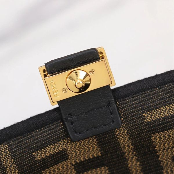 入手困難 フェンディ VERSACE コラボナノ バゲット 偽物 マイクロ バッグ fey71325