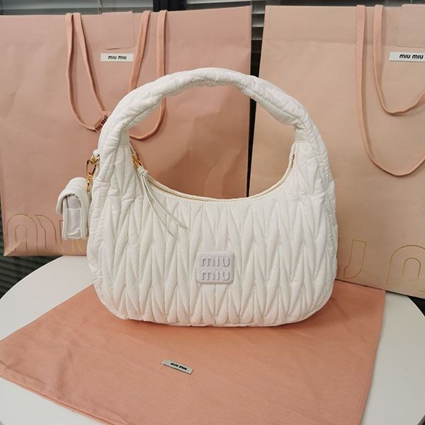 プレゼント最適 ミュウミュウ マテラッセ 偽物 Re-Nylon ホーボーバッグ myi51463