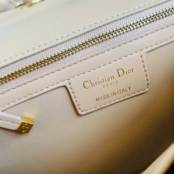 完売必至【ディオール CARO】ラージバッグ カナージュ カーフスキン偽物 det06777