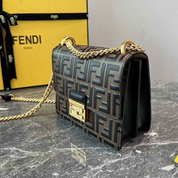 高品質♪♪♪フェンディ FFロゴ バッグ コピー ショルダーバッグ fel70147