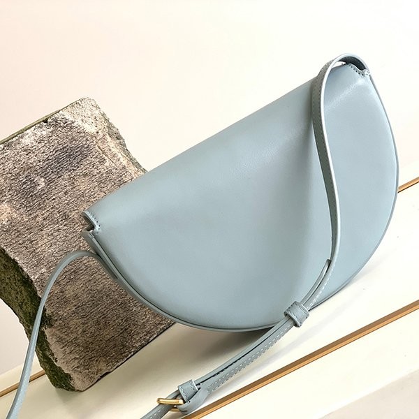 セリーヌ トリオンフ 偽物 BESACE TRIOMPHE ショルダーバッグ Cen40182