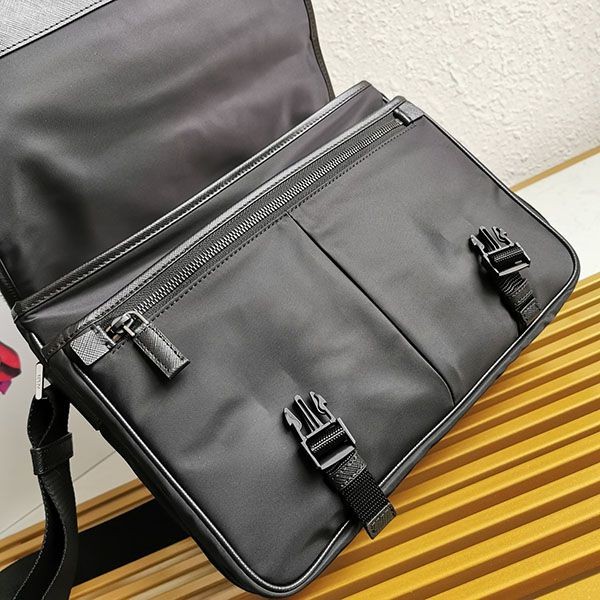 プラダ ショルダーバッグ コピー Re-Nylon クロスボディ pub97740