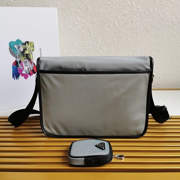 お洒落 プラダ ショルダーバッグ 偽物 Re-Nylon クロスボディ puj95021