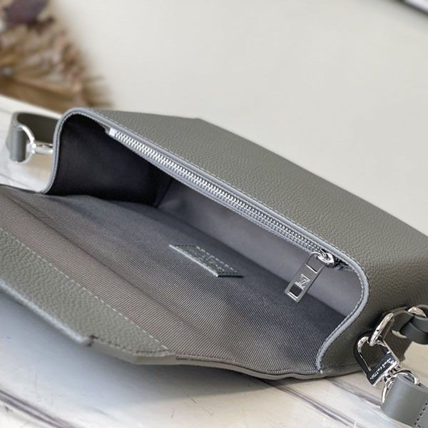 ギフトに最適ルイヴィトン ウエアラブルウォレット ショルダーバッグ 偽物 M82086