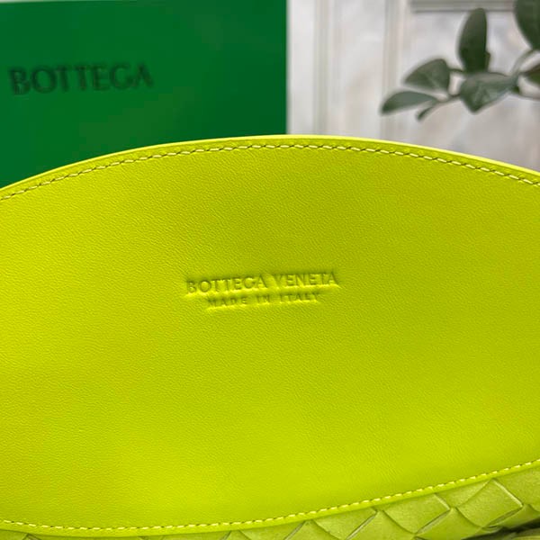 大人気！ボッテガヴェネタ コピー フラップ レザー ハンドバッグ bob41207