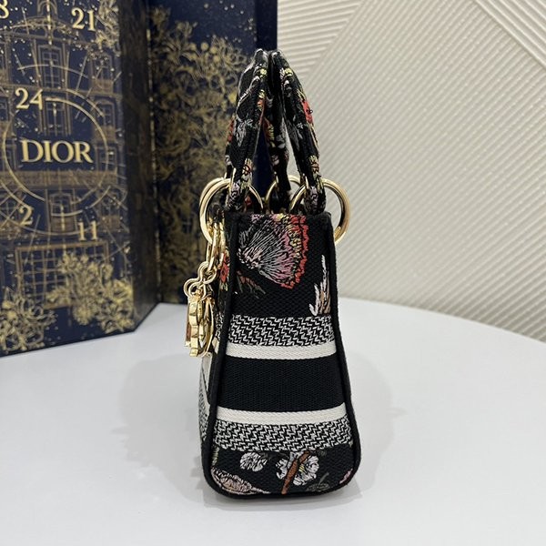 新作入手困難 レディディオール 偽物 ハンドバッグ 送料込 deo18732