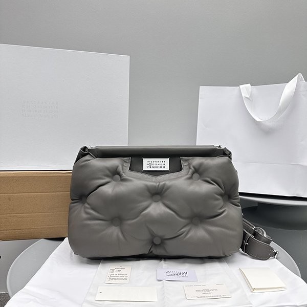 マルジェラ グラムスラム 偽物 バッグ MM6  ミディアム Maz93514