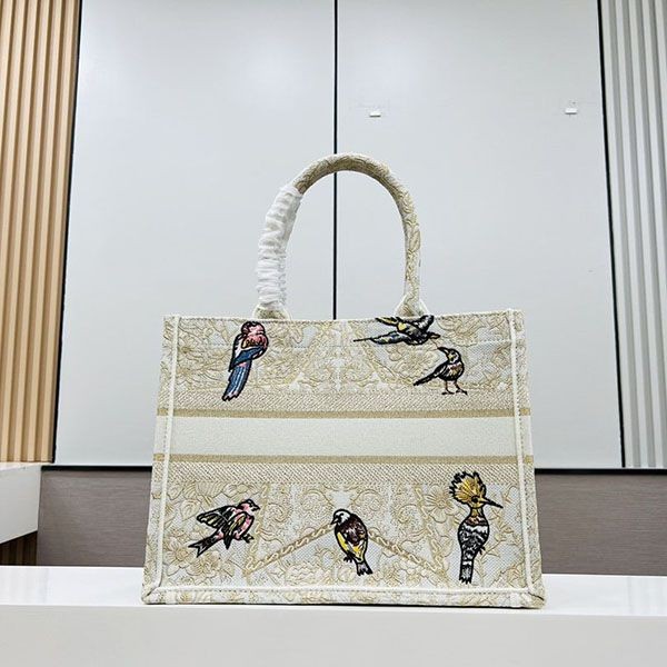 ディオール Large 刺繍入り トートバッグ 偽物 ブックトート deu27040