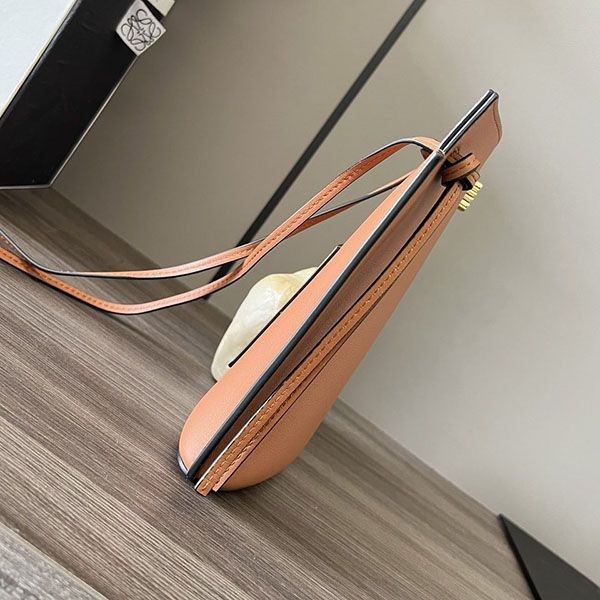 使い勝手良し ロエベ アナグラムレザーショルダーバッグ 偽物 lov95292