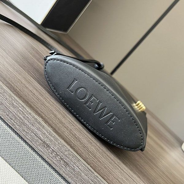 【使い勝手抜群】ロエベ アナグラムレザーショルダーバッグ コピー lou89650