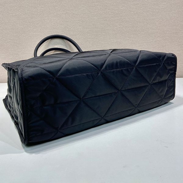 売上総額１位！プラダ Re-Nylon トップステッチ トートバッグ 偽物 2VG096 puo67071
